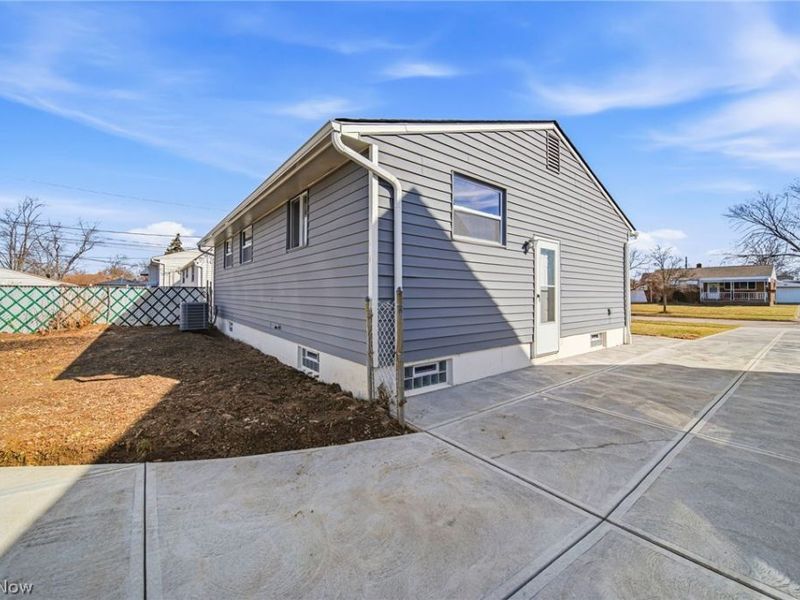 6330 Ledgebrook Drive, Brook Park, OH 44142 Photo 7