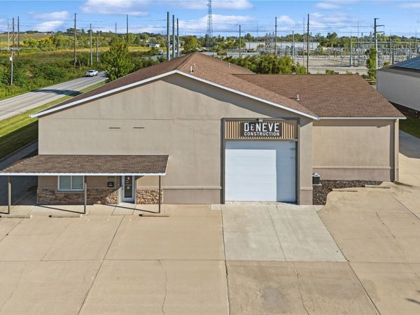 2700 Stonegate Court , Hiawatha, IA 52233