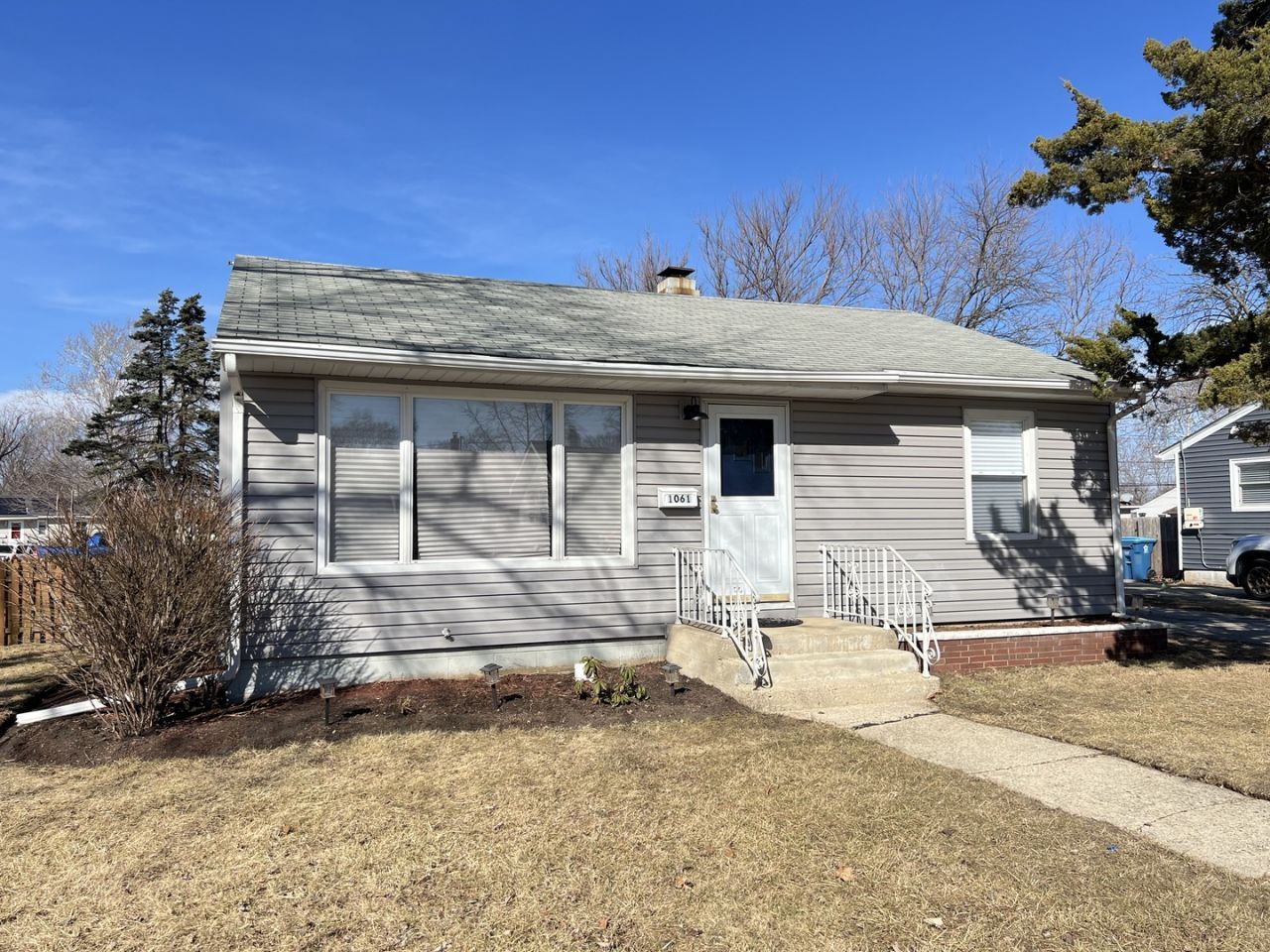 1061 S Pleasure Court, Aurora, IL 60506 Main Photo