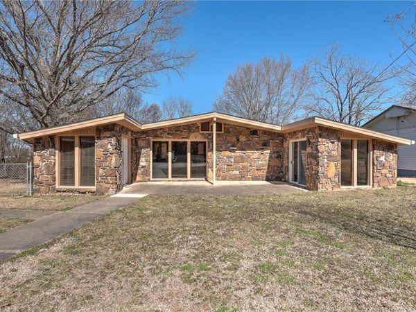 73 W Ozark Trail , Fayetteville, AR 72701