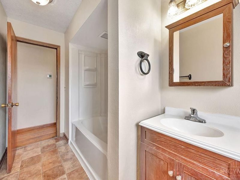 104 Chamberlin Drive, Hamilton, OH 45013 Photo 18