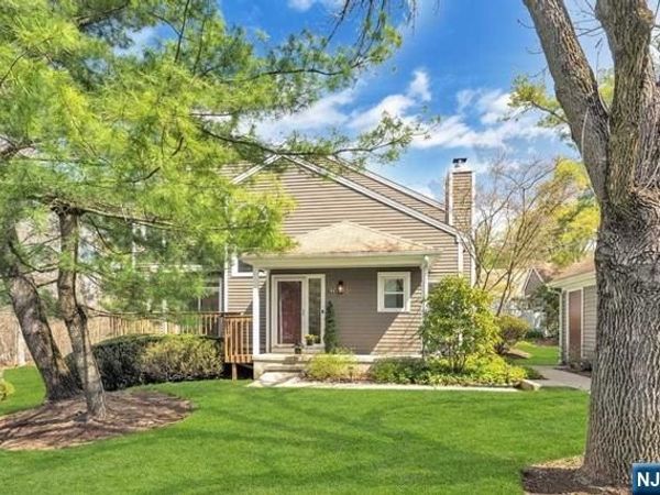 153 Oldwoods Court, MAHWAH, NJ 07430