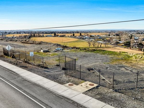 4994 Airway Drive NE, Moses Lake, WA 98837