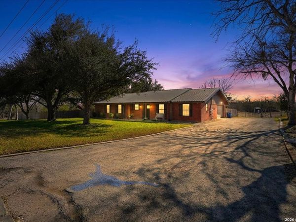 301 Lagarto Rd, George West, TX 78022