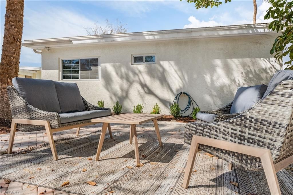 1011 11th St N, Naples, FL 34102 Photo