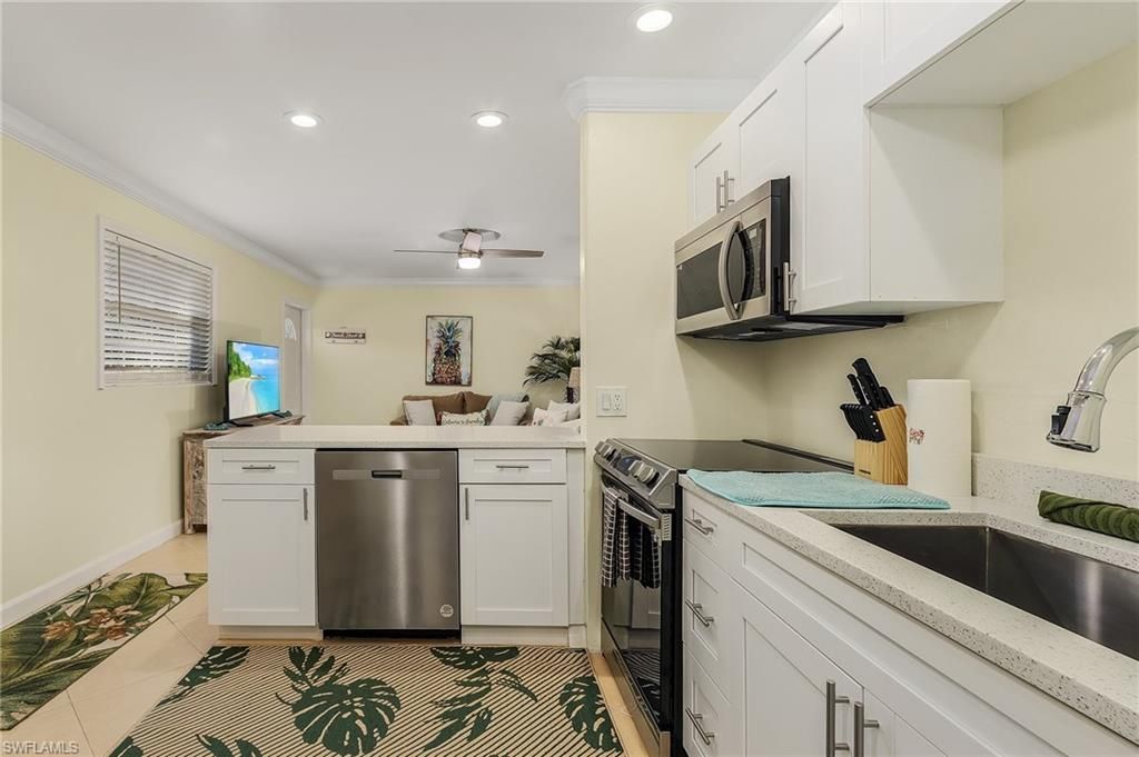 1011 11th St N, Naples, FL 34102 Photo