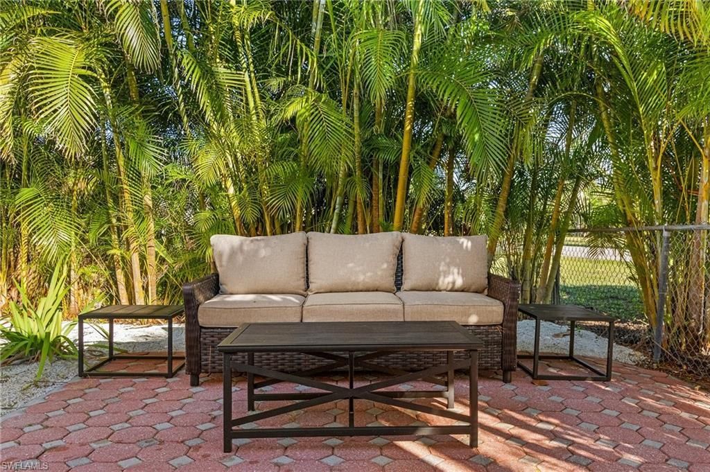 1011 11th St N, Naples, FL 34102 Photo