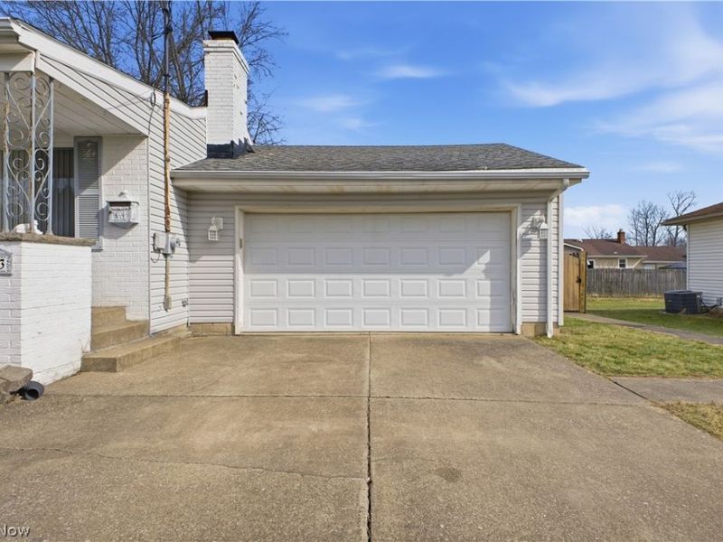 923 Kirwan Drive, Youngstown, OH 44515 Photo 3