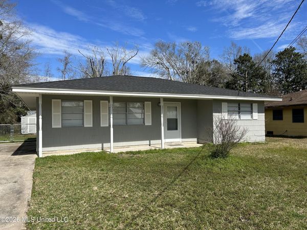 211 Woodland Circle, Ocean Springs, MS 39564