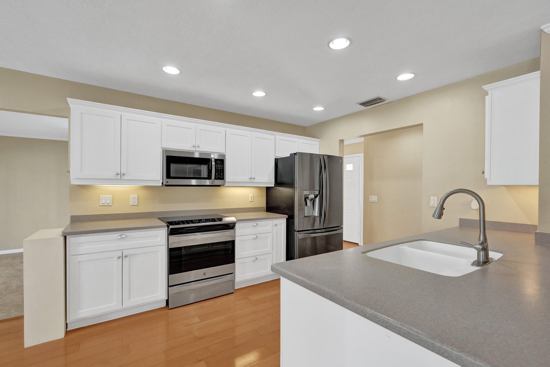 901 NE Town Terrace, Jensen Beach, FL 34957 Photo