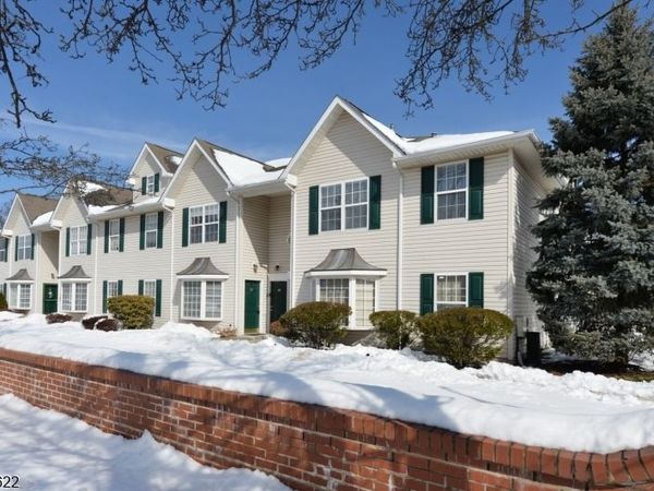 40 Chanda Ct, Clifton, NJ 07012