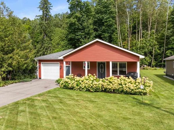 1325 Pleasant Avenue, Boyne City, MI 49712