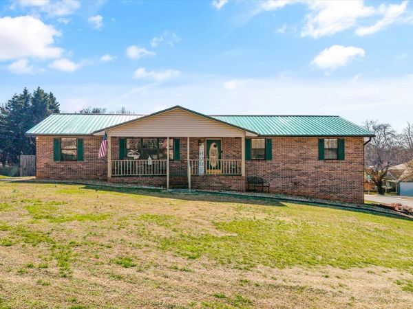 1410 Carowinds Circle, Maryville, TN 37803