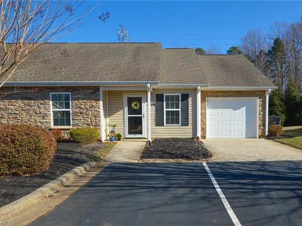 3109 Hyde Place Circle, Winston-Salem, NC 27103