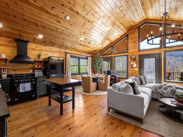 124 Baby Bear Trail, Gatlinburg, TN 37738