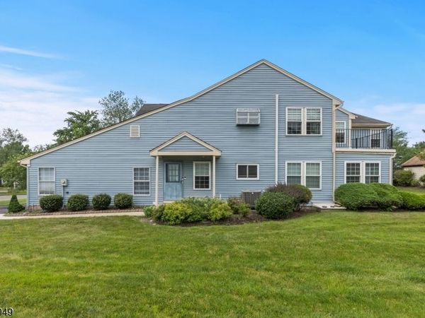 20 Dorchester Dr, Monroe, NJ 08831