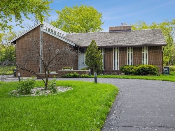 60 Sheffield Lane, Oak Brook, IL 60523