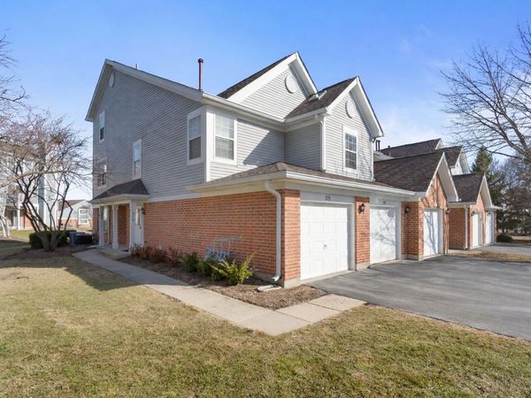 279 Regal Court , Roselle, IL 60172