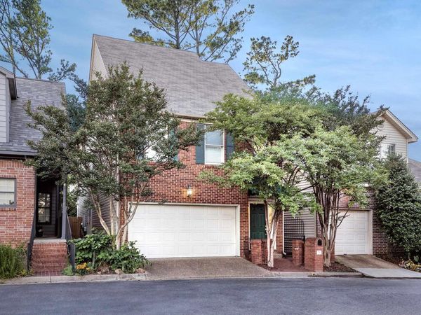 26 Foxcroft Village Drive, Little Rock, AR 72227