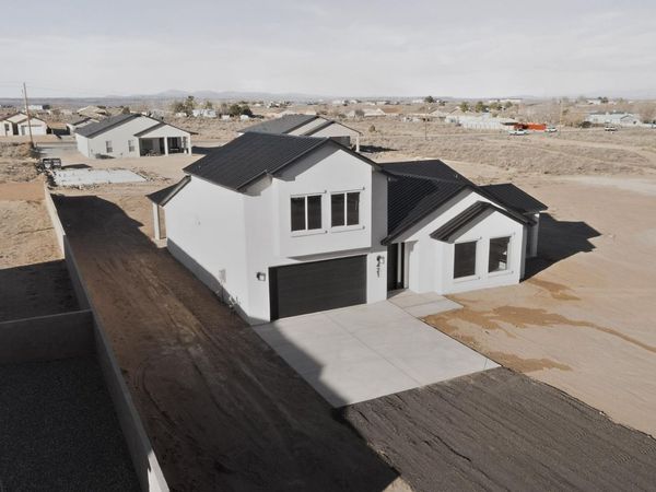 421 9th Avenue NE, Rio Rancho, NM 87124