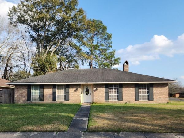 381 Shadydale Dr, Baton Rouge, LA 70815