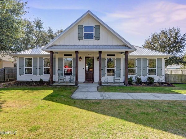 802 Old Spanish Trail, Bay Saint Louis, MS 39520