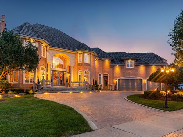 147 Los Lagos Drive, Bloomingdale, IL 60108