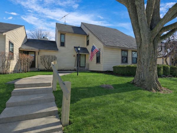 705 COLBY Court, Gurnee, IL 60031