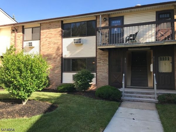 819 Cricket Ln, Woodbridge, NJ 07095