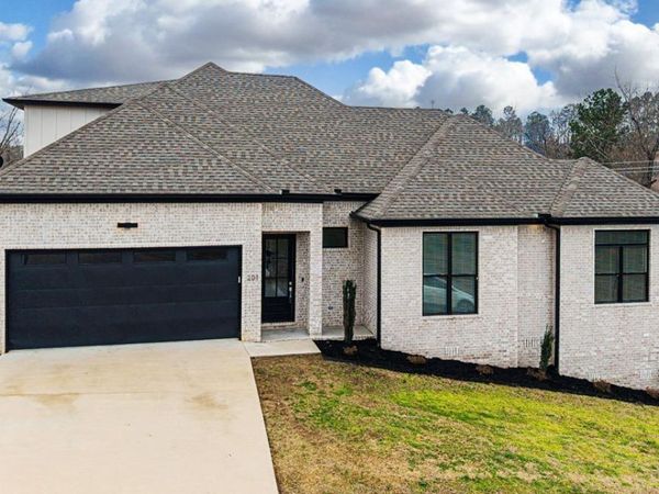 201 Kanis Ridge Drive, Little Rock, AR 72223