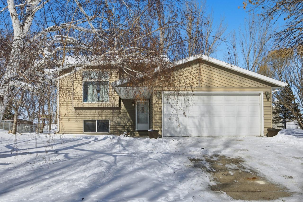 2756 26th Street Circle S, Moorhead, MN 56560 Main Photo