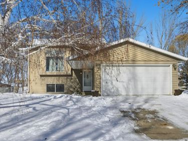 2756 26th Street Circle S, Moorhead, MN 56560