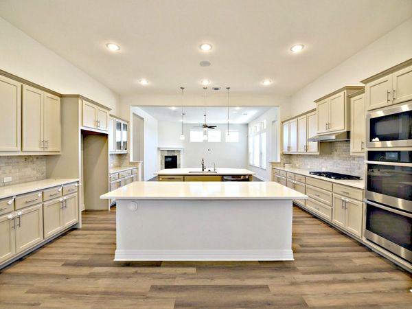 2220 Airport DR, Leander, TX 78641