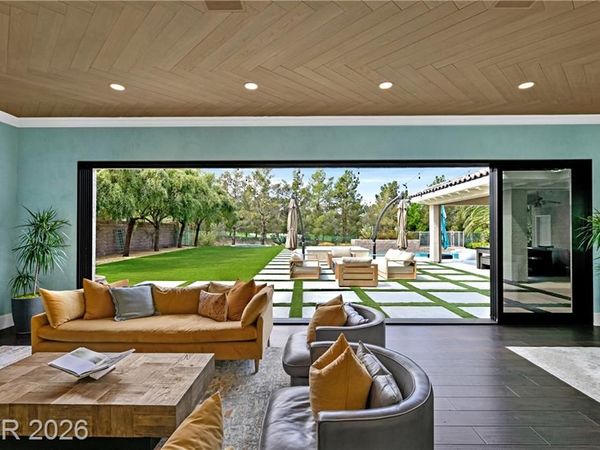 11877 OAKLAND HILLS Drive, Las Vegas, NV 89141