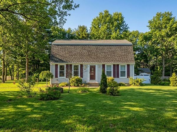 112 North St, Agawam, MA 01001