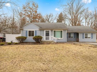 21450 Frazer Avenue, Southfield, MI 48075