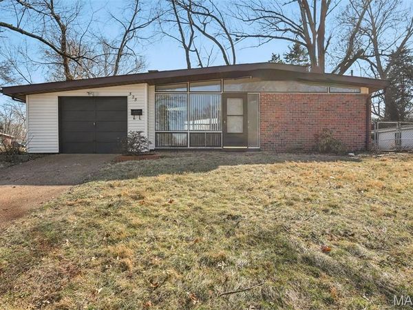 325 Holiday Hill Drive, Florissant, MO 63033