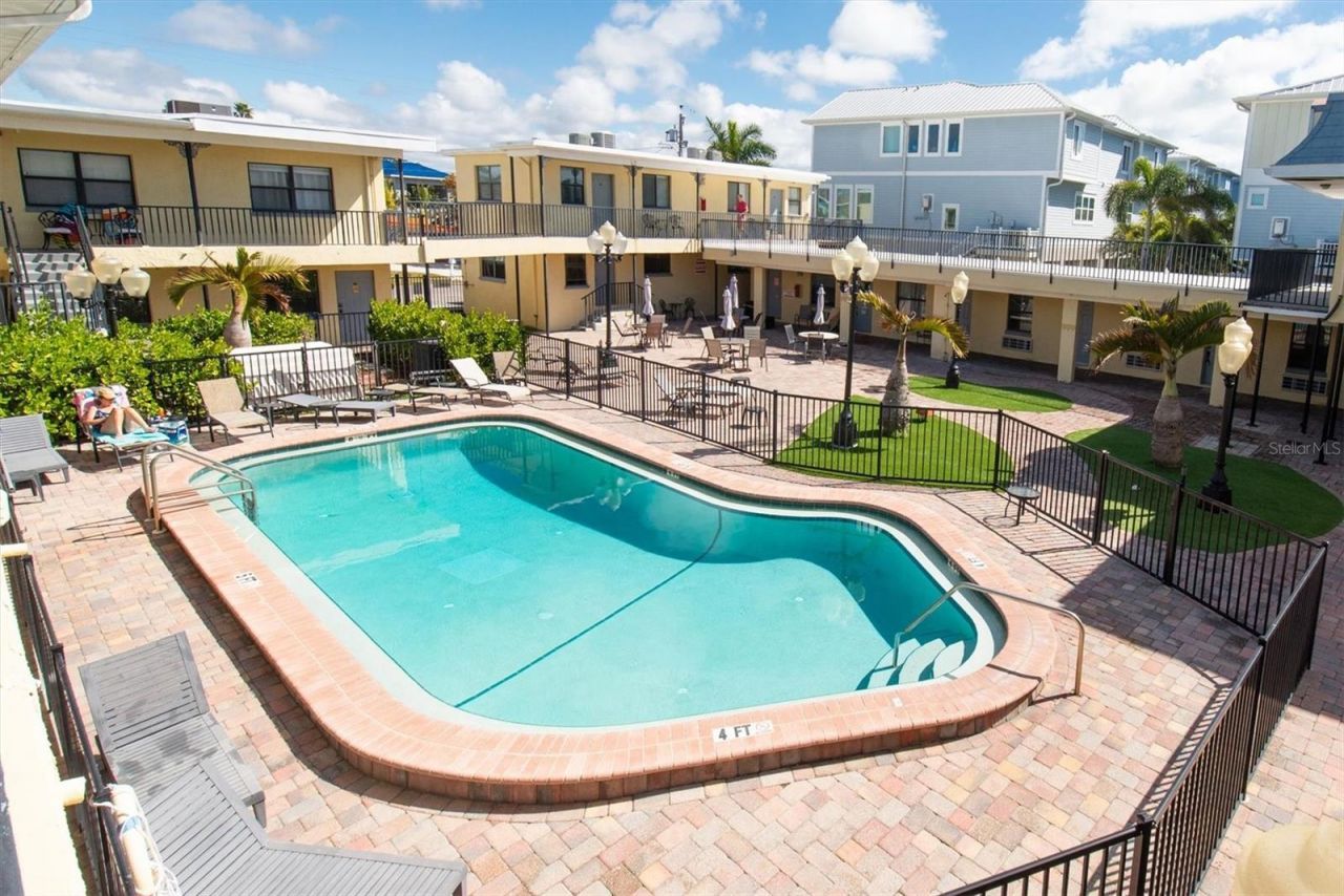 16333 Gulf Boulevard, Unit 201, Redington Beach, FL 33708 Photo