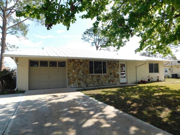 625 NE Larkspur Lane, Port St. Lucie, FL 34983