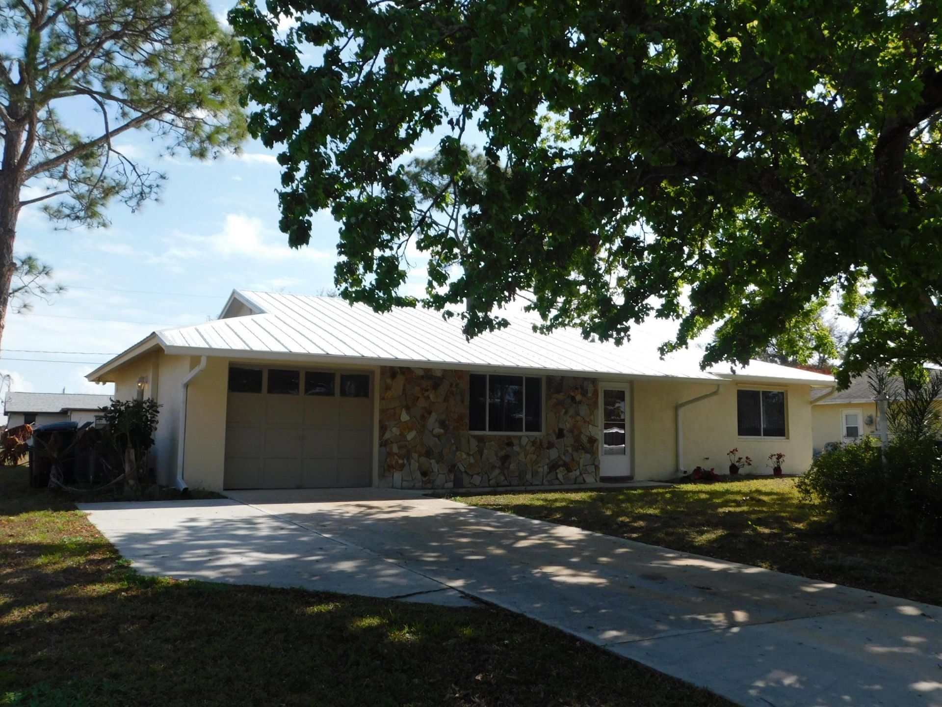 625 NE Larkspur Lane, Port Saint Lucie, FL 34983 Photo