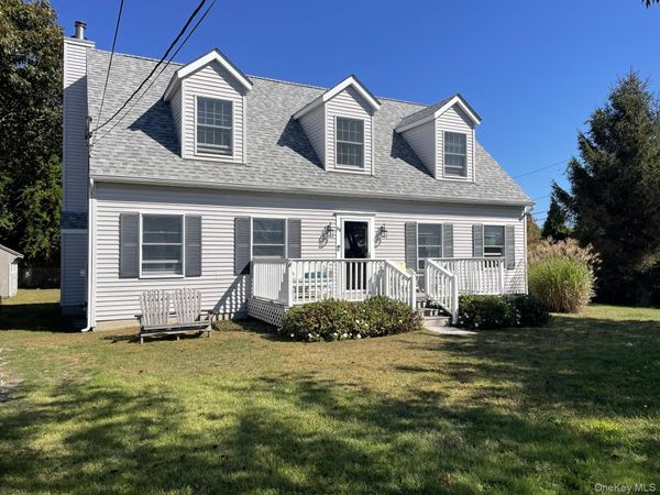 59 Peconic Avenue, Shelter Island, NY 11964