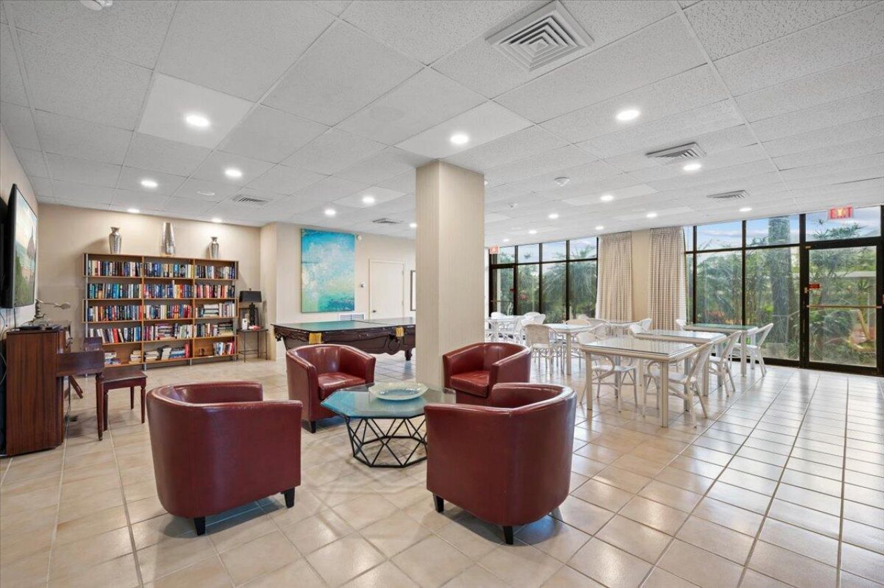 2400 Presidential Way, Unit 1005, West Palm Beach, FL 33401 Photo