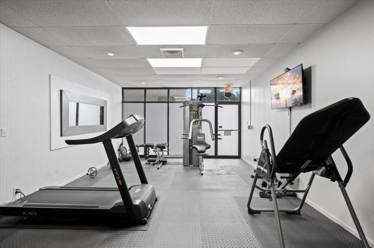 2400 Presidential Way, Unit 1005, West Palm Beach, FL 33401 Photo