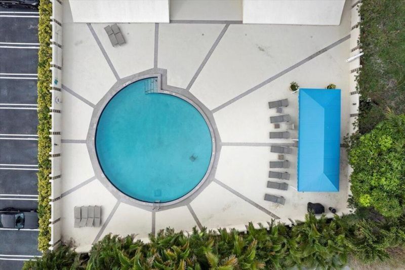 2400 Presidential Way, Unit 1005, West Palm Beach, FL 33401 Photo