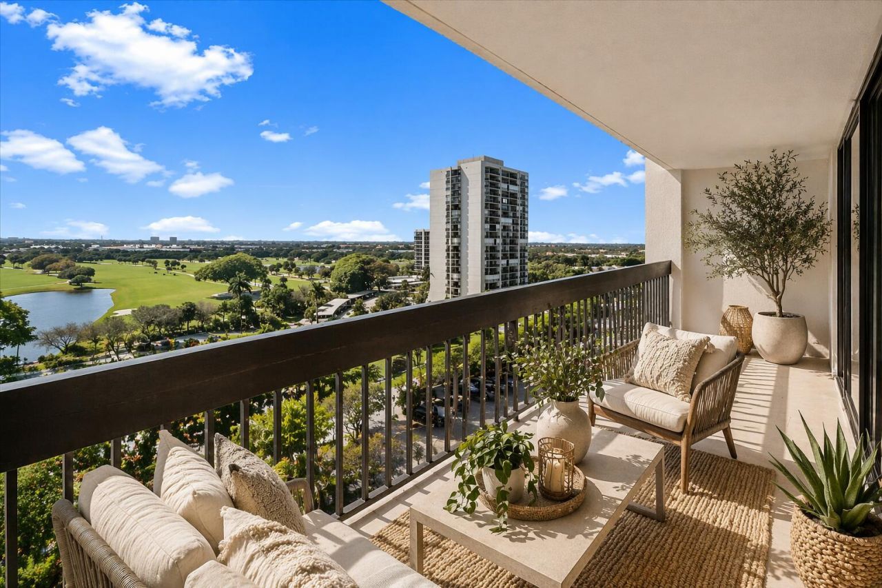 2400 Presidential Way, Unit 1005, West Palm Beach, FL 33401 Photo