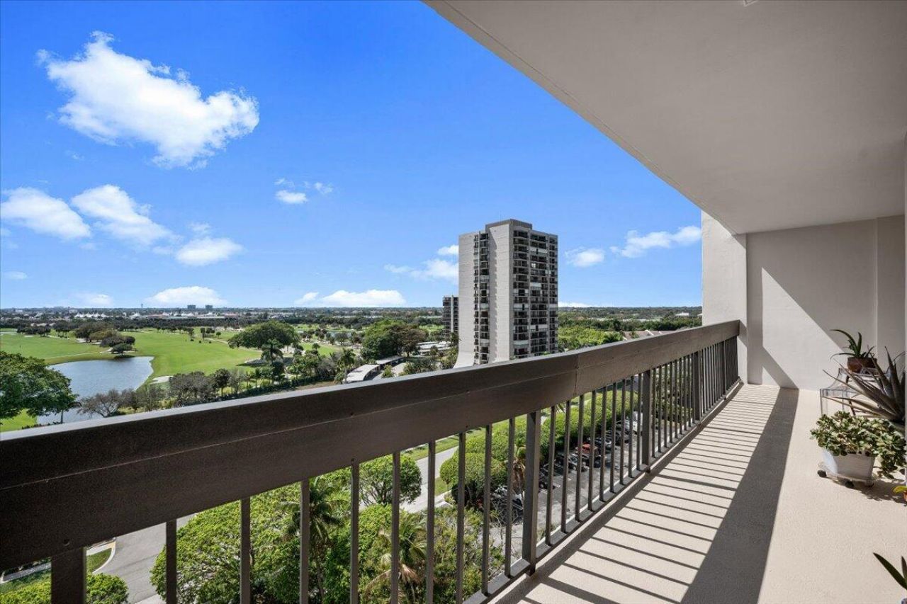 2400 Presidential Way, Unit 1005, West Palm Beach, FL 33401 Photo