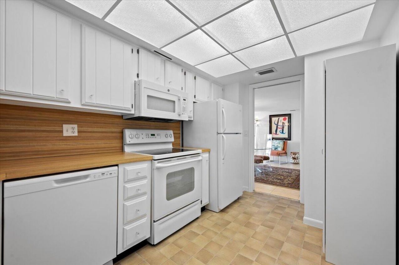 2400 Presidential Way, Unit 1005, West Palm Beach, FL 33401 Photo