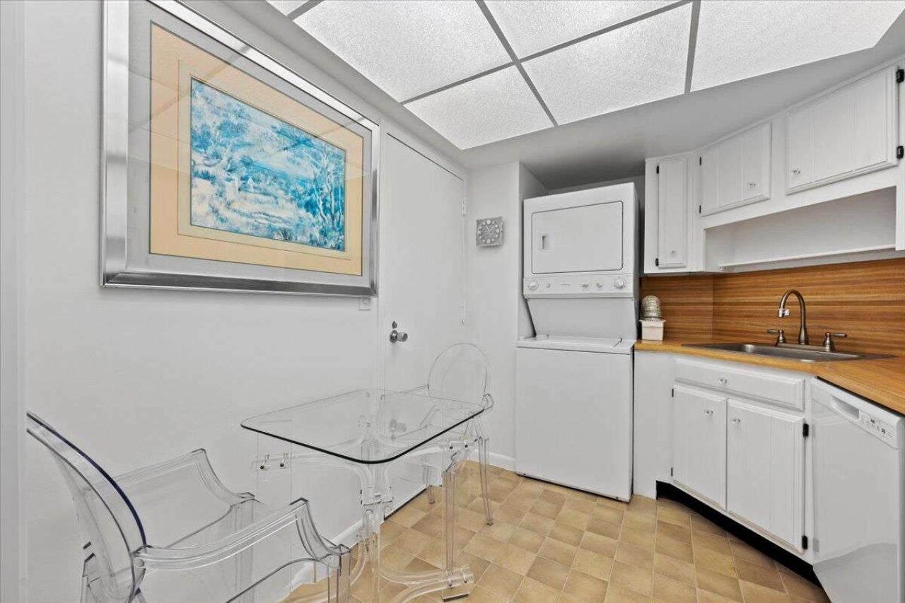 2400 Presidential Way, Unit 1005, West Palm Beach, FL 33401 Photo