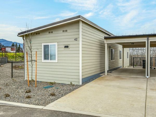 4069 S Pacific Highway, Unit 42, Medford, OR 97501