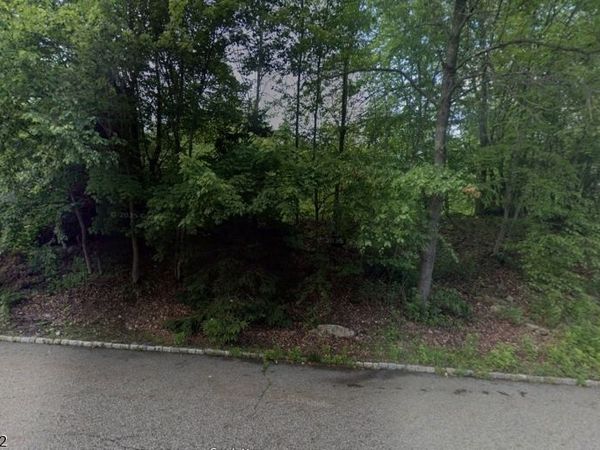 26 S Glen Rd, Kinnelon, NJ 07405